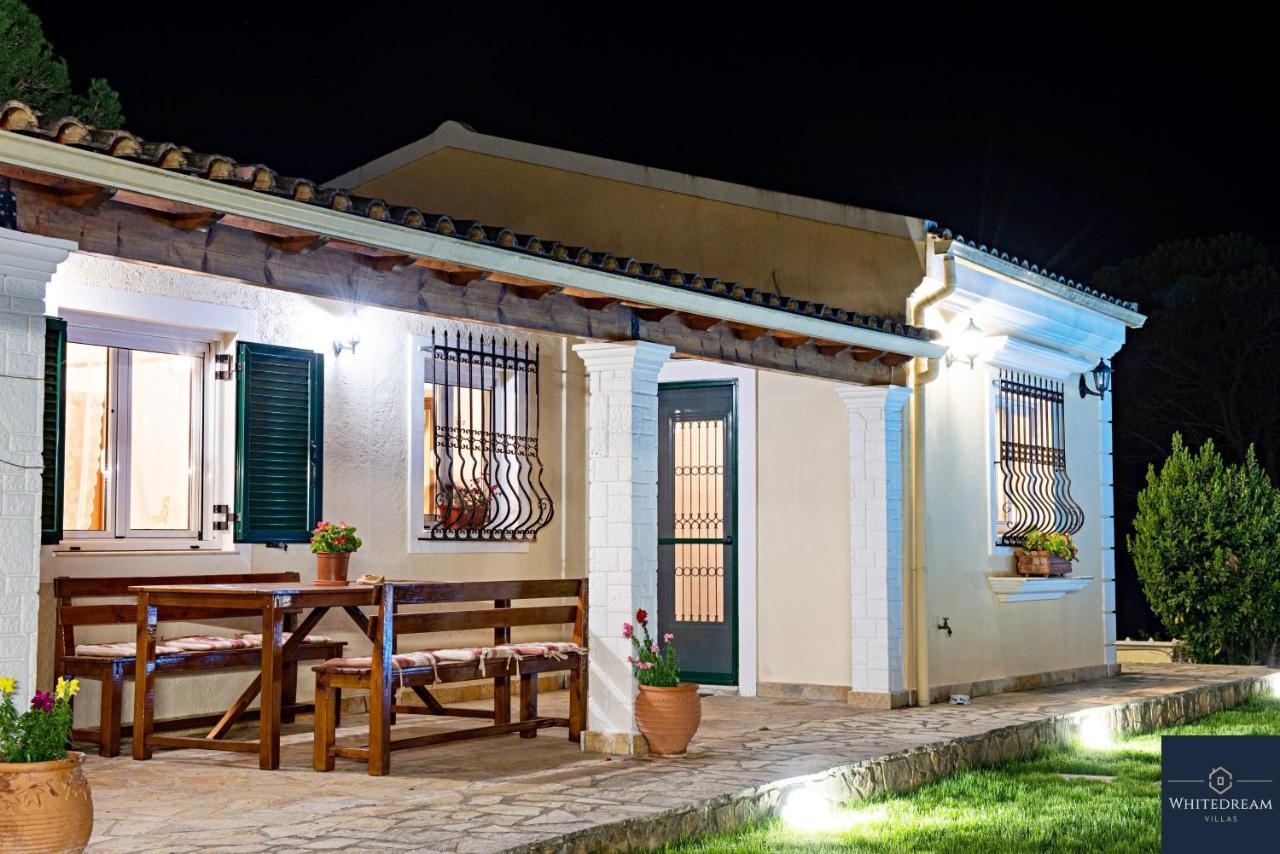 Villa Pine Forest Kompítsion Exterior foto